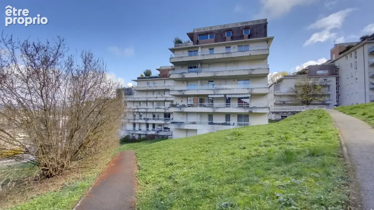 À VENDRE à BESANCON , T2 avec piscine collective extérieure   Vue panoramique sur Besançon et prestations haut - photo 9
