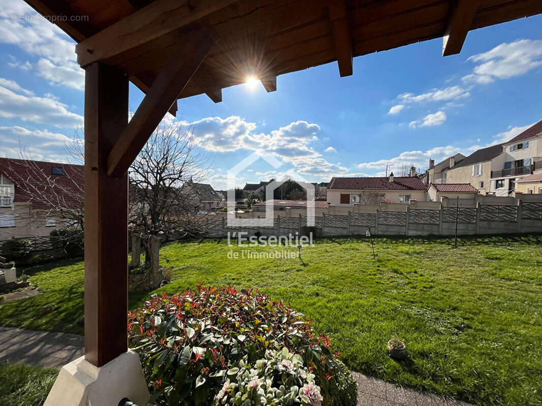 Maison à CHANTELOUP-LES-VIGNES