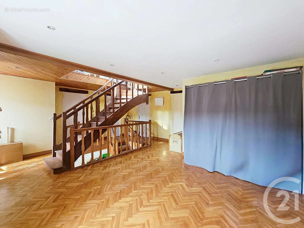 Maison à SOURDUN