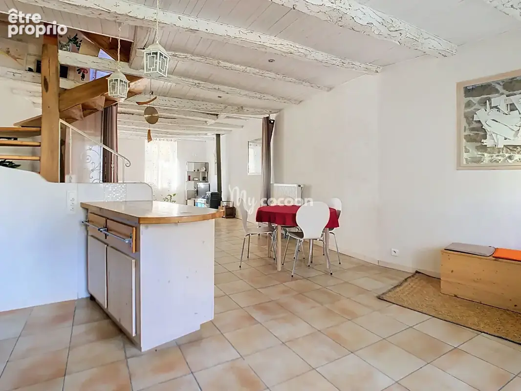 Maison - T5 - 141 m² - photo 4
