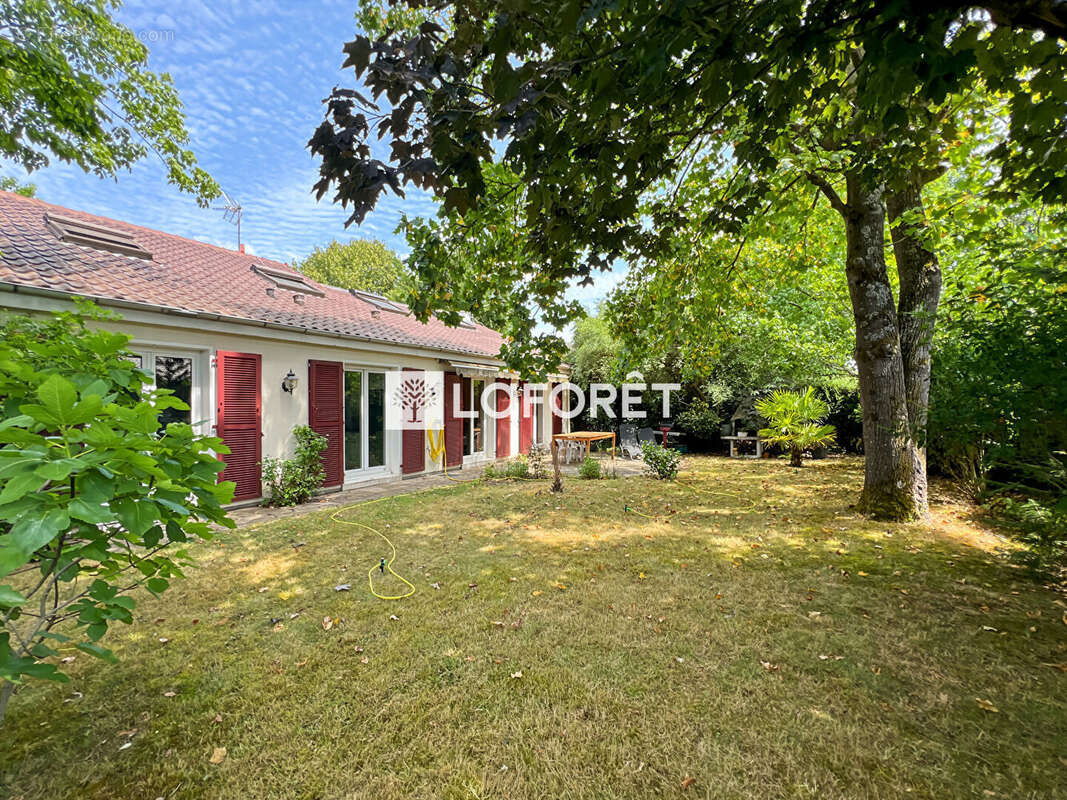 MENNECY - Village Levitt - Maison familiale indépendante 7 pièces - 137 m² - Terrain de 680 m² - photo 4