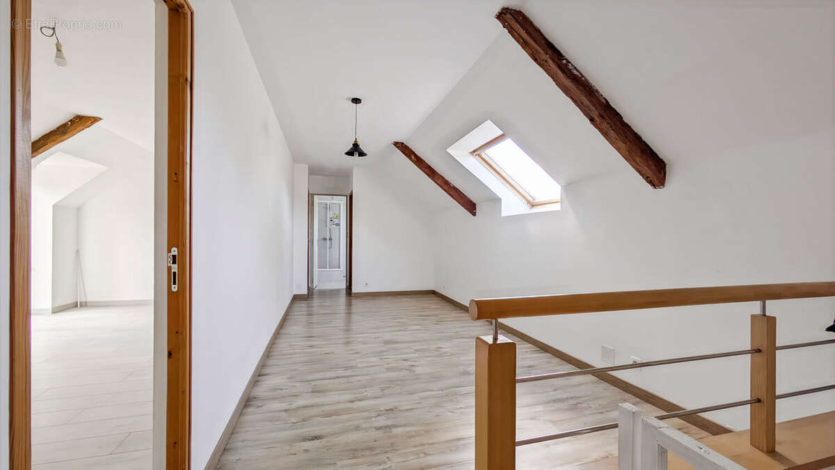 Maison à SAINT-LEGER-DES-PRES