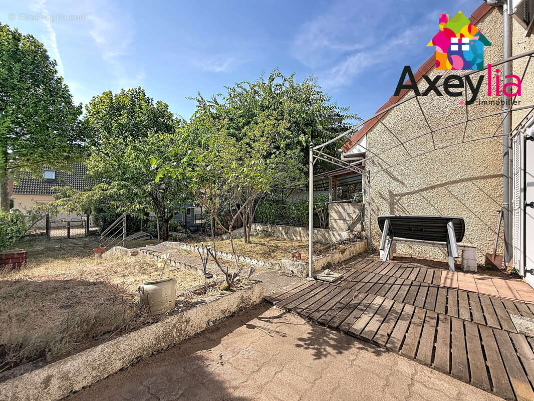 A vendre - mably - maison avec trois chambres, bureau, garage et terrain - photo 1