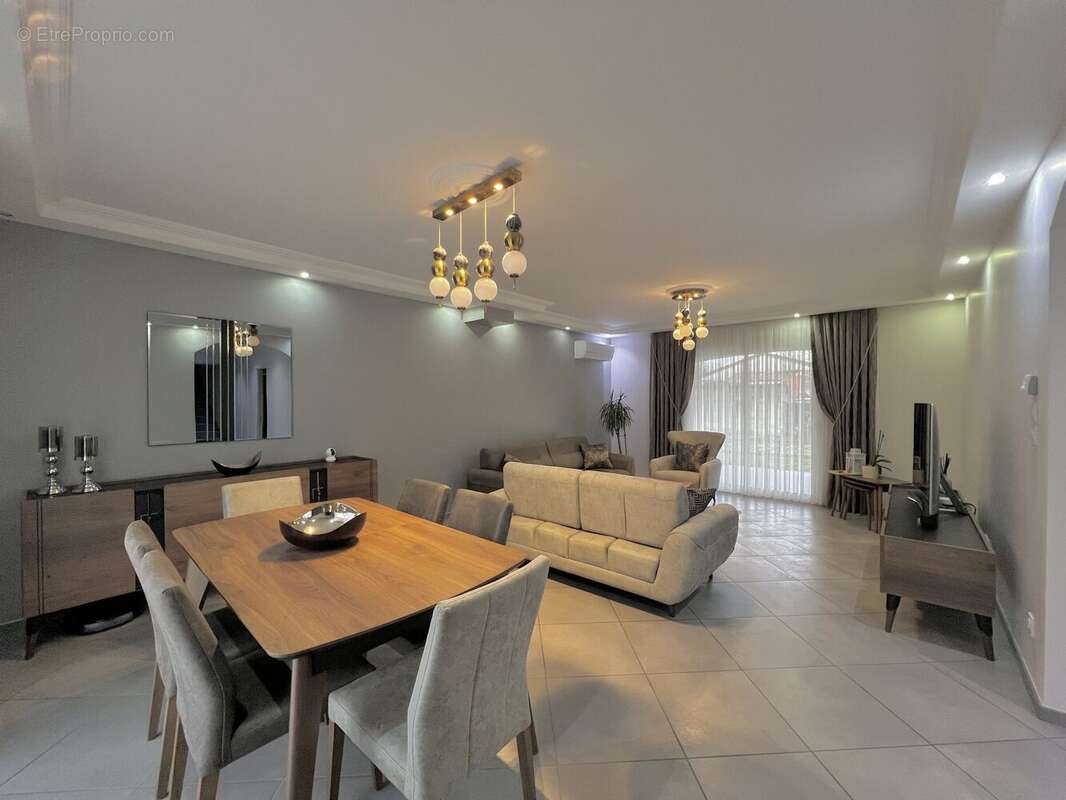 Maison à PONT-DE-CHERUY