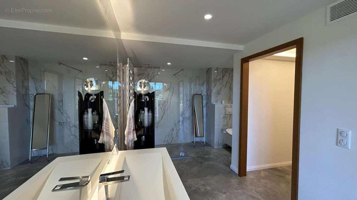 Appartement à MANDELIEU-LA-NAPOULE