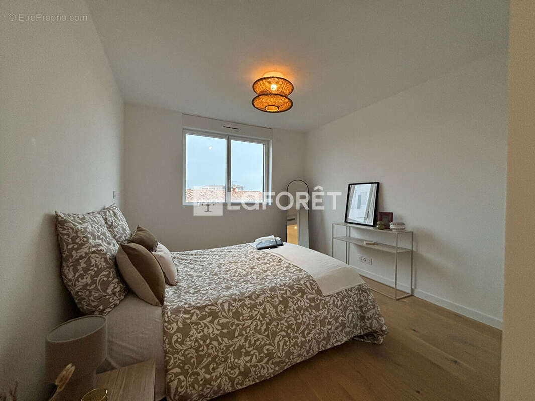 Appartement à SAINT-LAURENT-DU-VAR