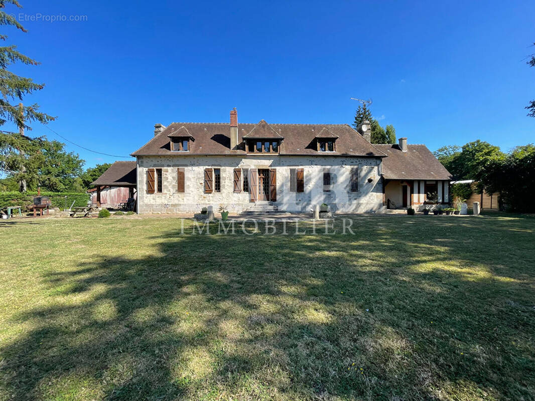 Maison à LE MELE-SUR-SARTHE