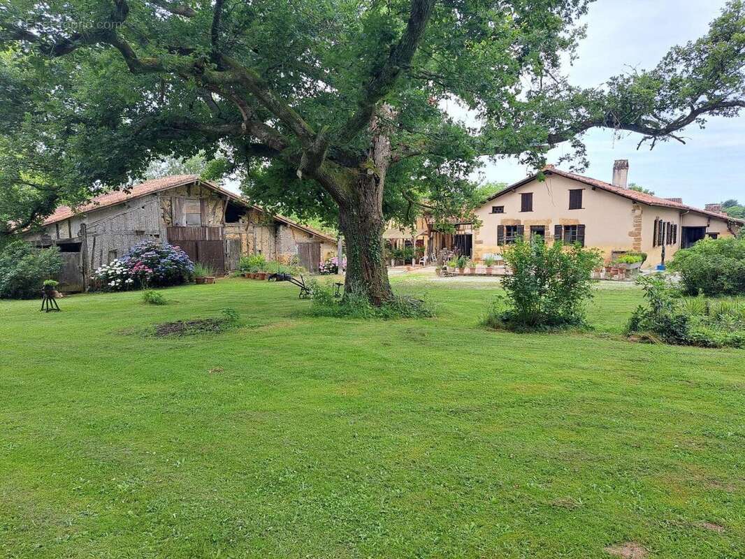 Photo 2 - Maison à LANNEMAIGNAN