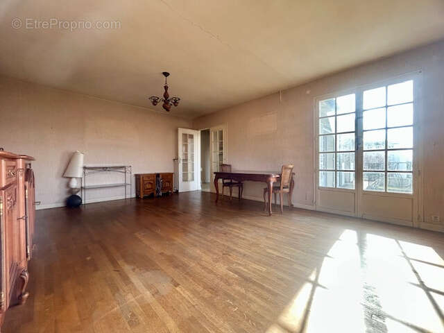 Maison à LINAS