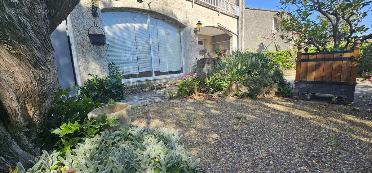 Maison à CHARMES-SUR-RHONE