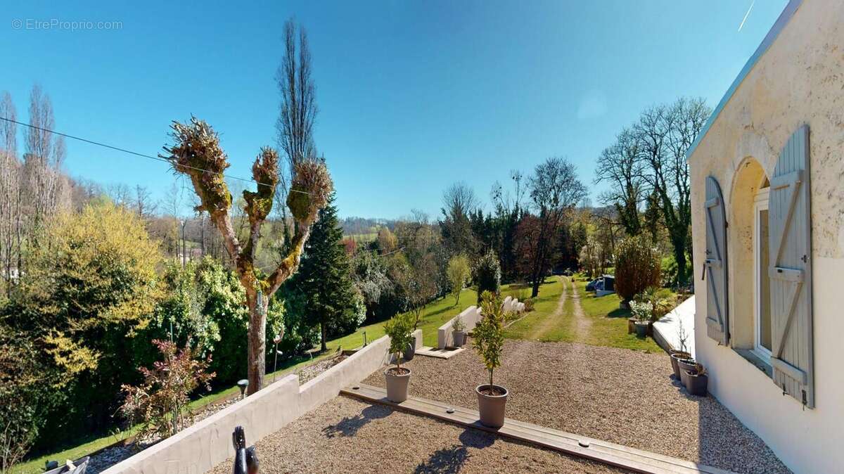 Maison 260 m² à Saint-Vincent-De-Pertignas  - photo 5