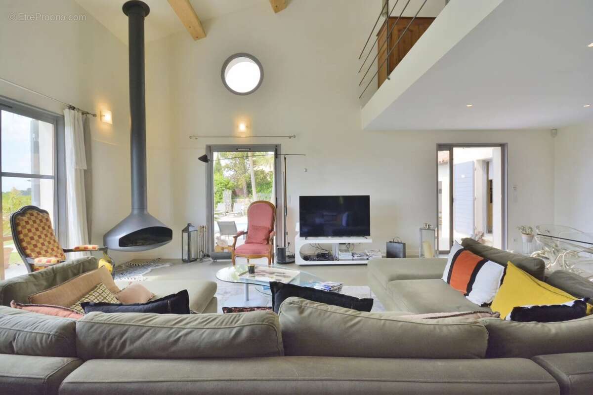 Maison à VALBONNE