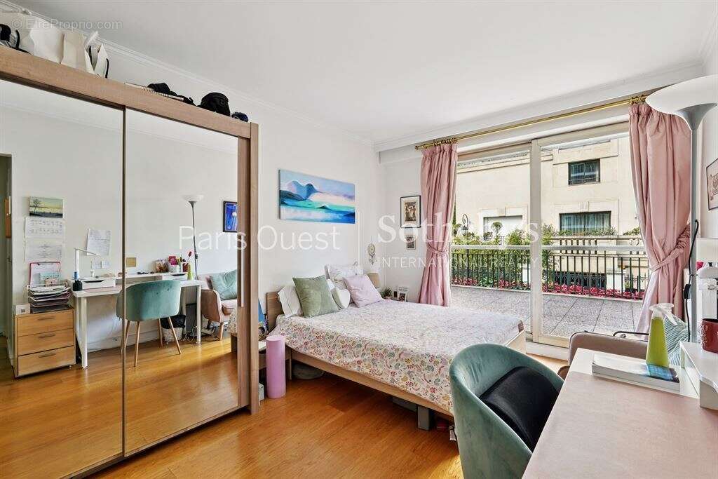 Appartement à NEUILLY-SUR-SEINE