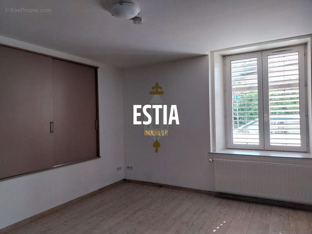 Appartement à LAY-SAINT-CHRISTOPHE