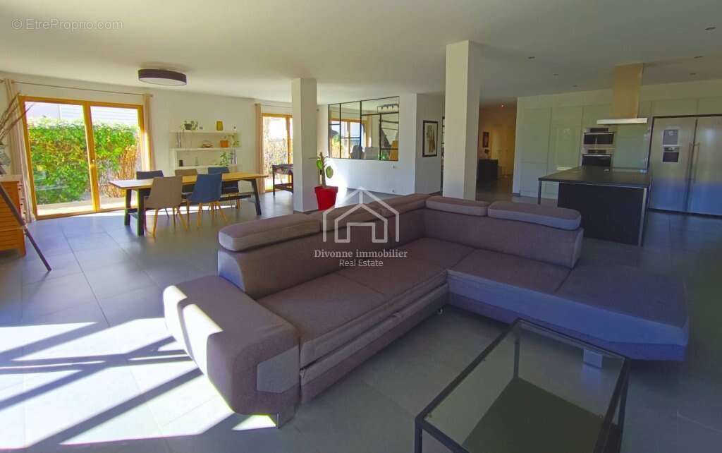 Maison à DIVONNE-LES-BAINS