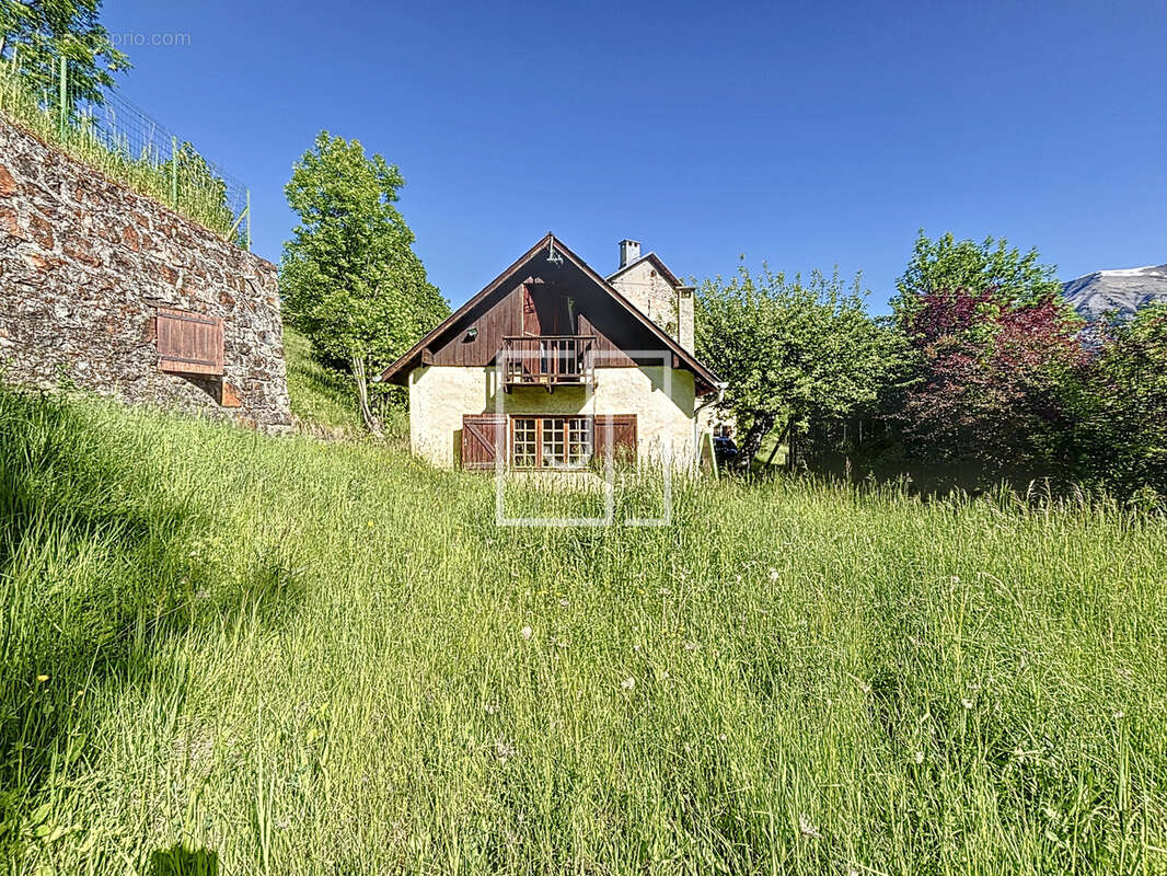 Maison à ENCHASTRAYES