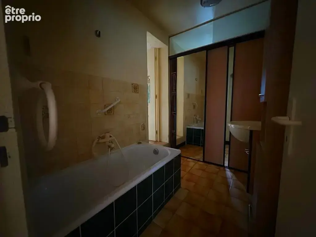 Appartement de 47 m2 environ avec place de parking privative et cour commune - photo 4
