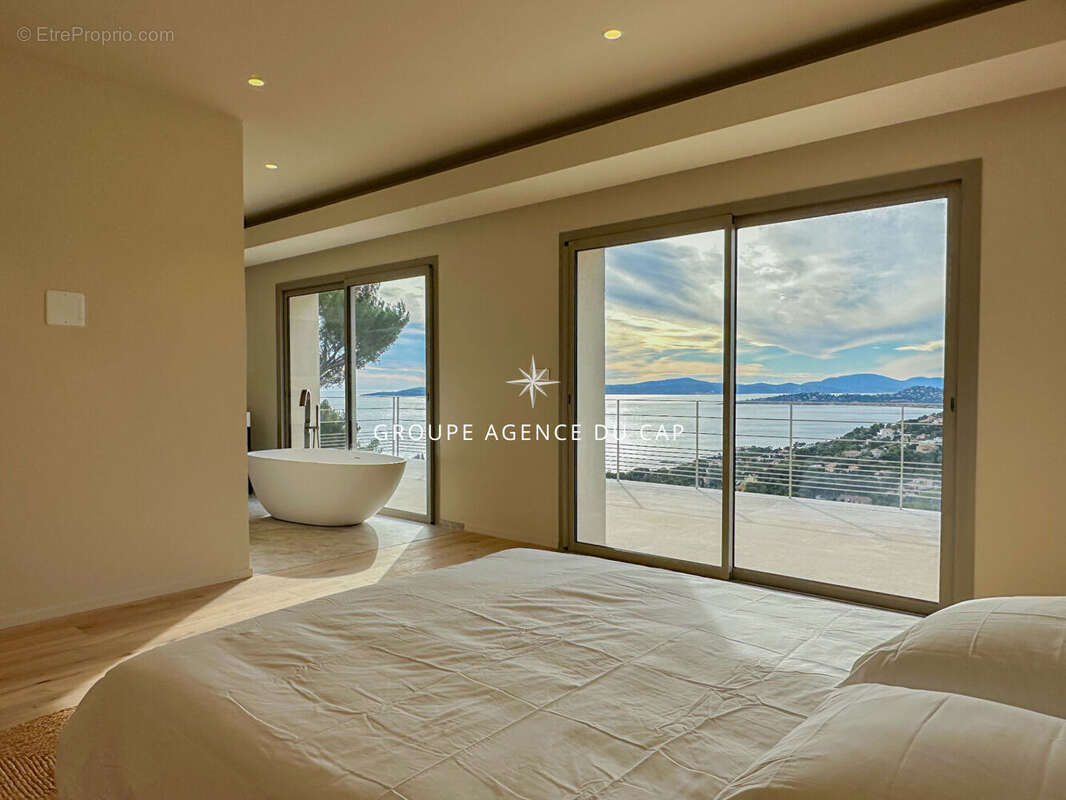 Maison à LES ISSAMBRES