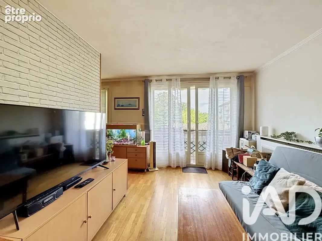 Photo 1 - Appartement à LE MESNIL-LE-ROI