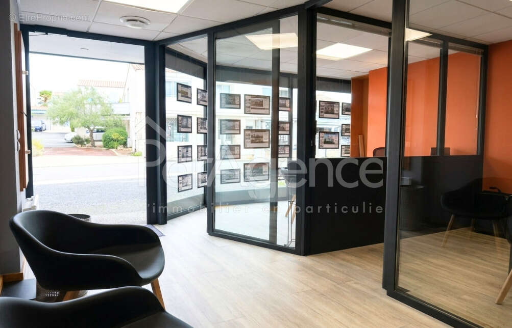 Commerce à VAUX-SUR-MER