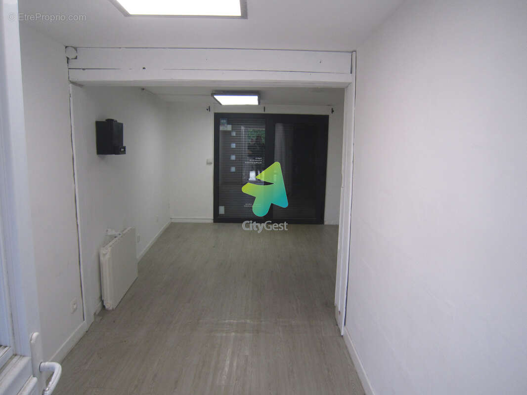 Villa polyvalente de 180 m2 avec locaux commerciaux et habitation - photo 17