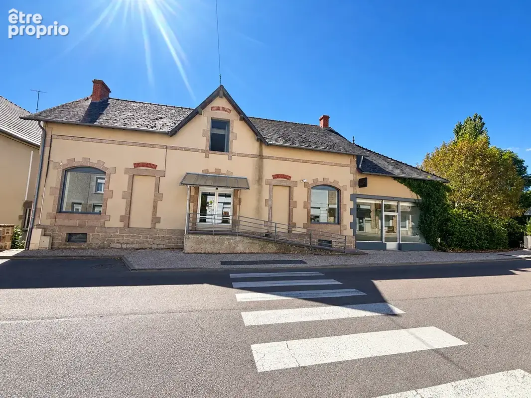 EXCLUSIVITE à ETANG SUR ARROUX, immeuble à usage professionnel en centre bourg à rénover. - photo 1