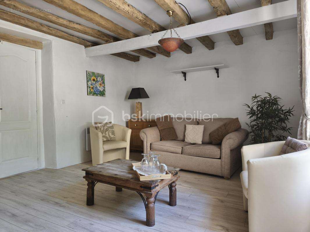 Maison à LASSAY-LES-CHATEAUX