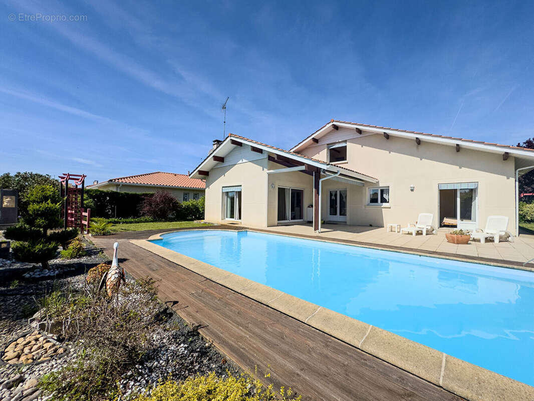Maison familiale avec piscine, jardin paysagé et garage à Biscarrosse - photo 2