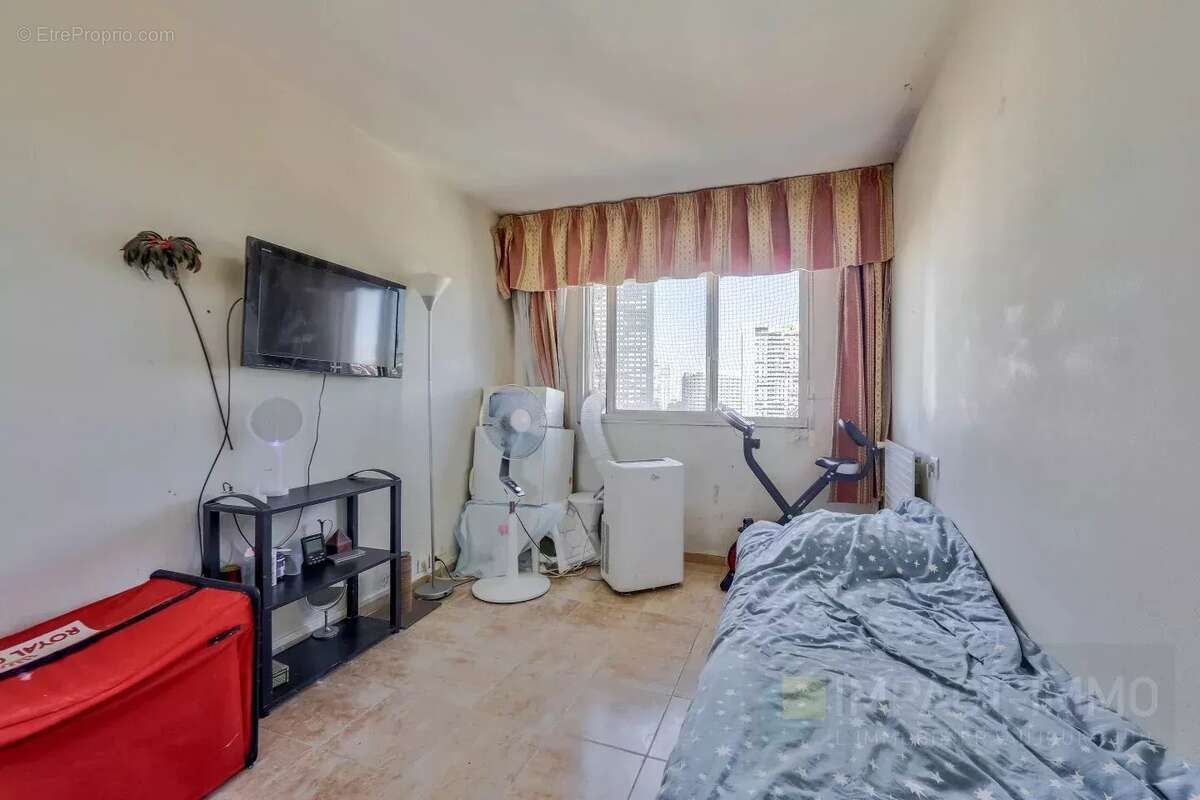 Appartement à COURBEVOIE