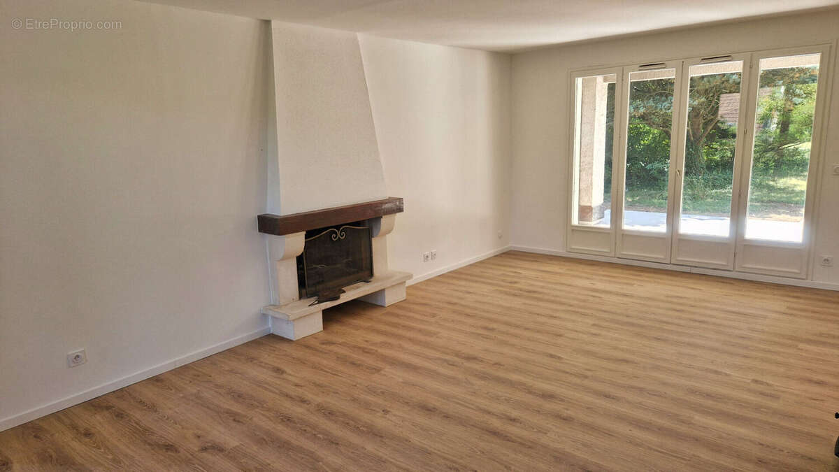 Maison à CHARBONNIERES-LES-BAINS