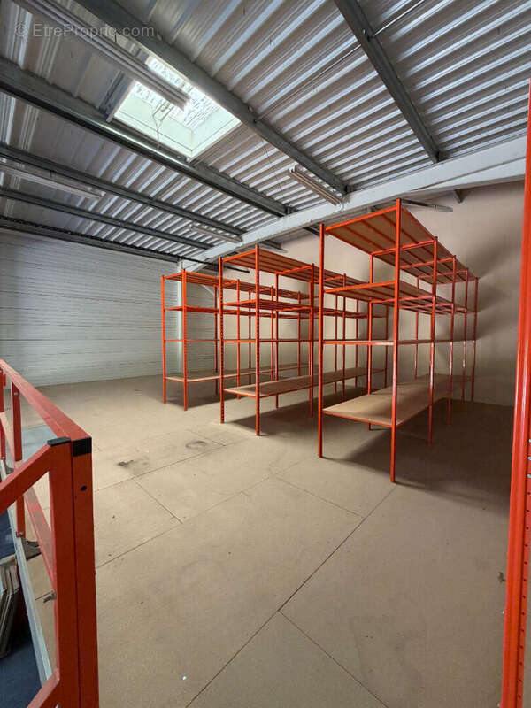 Local d'activité 375m²  A vendre - Très bon état - Zone OCEALIM - photo 12