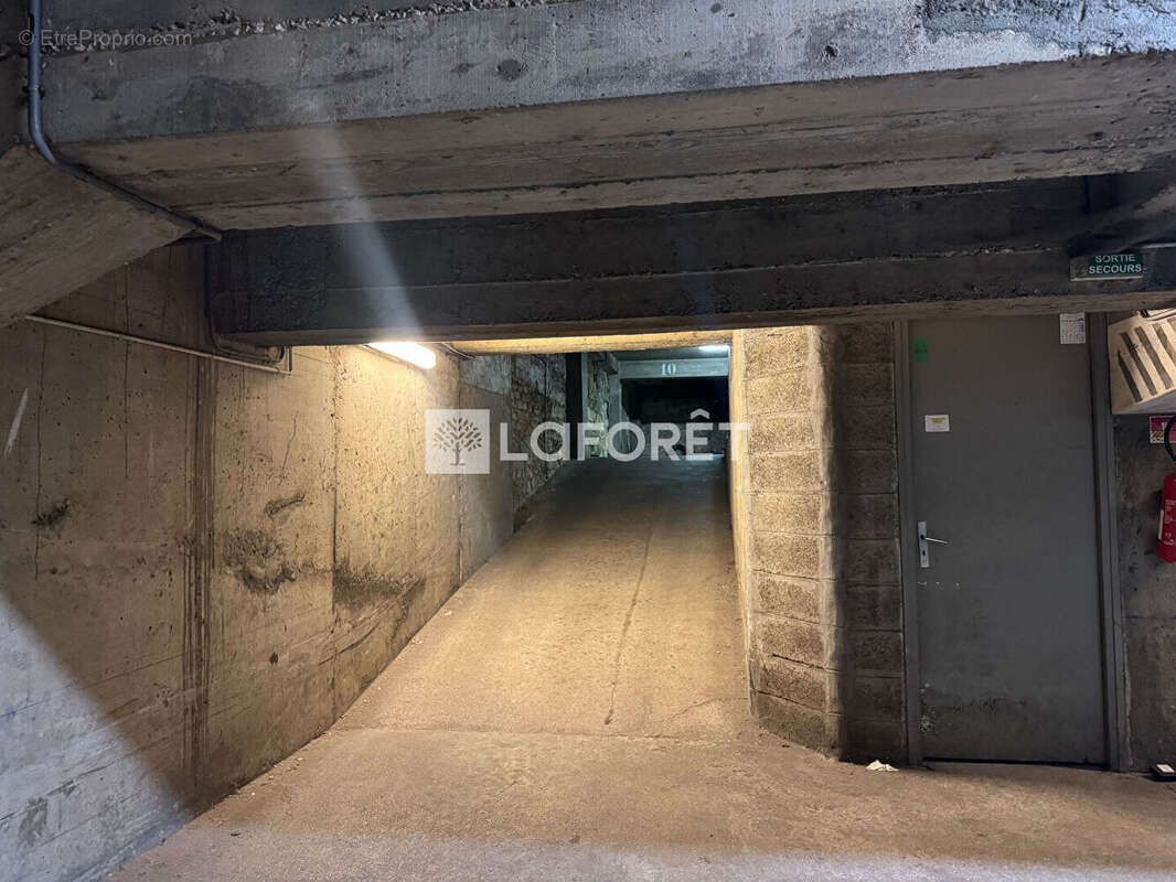 Parking à PARIS-15E