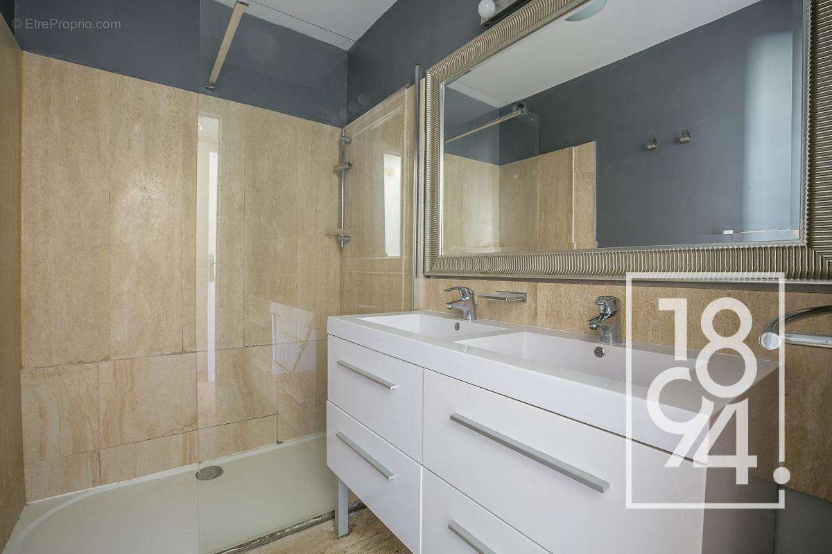 Appartement à MARSEILLE-1E