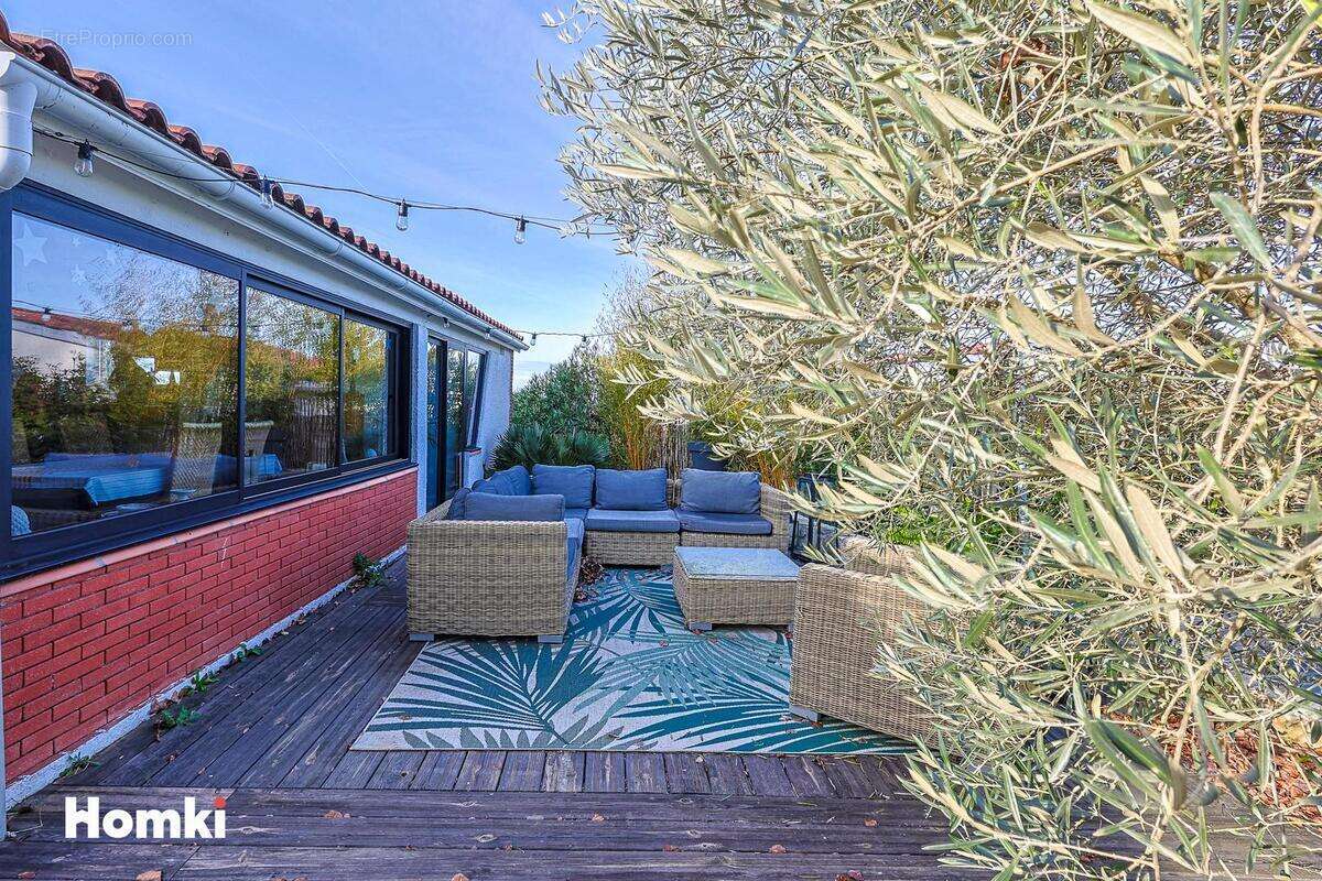 Maison à MONTAIGUT-SUR-SAVE