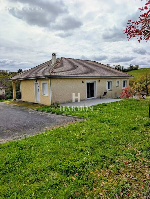 Maison à MOMAS