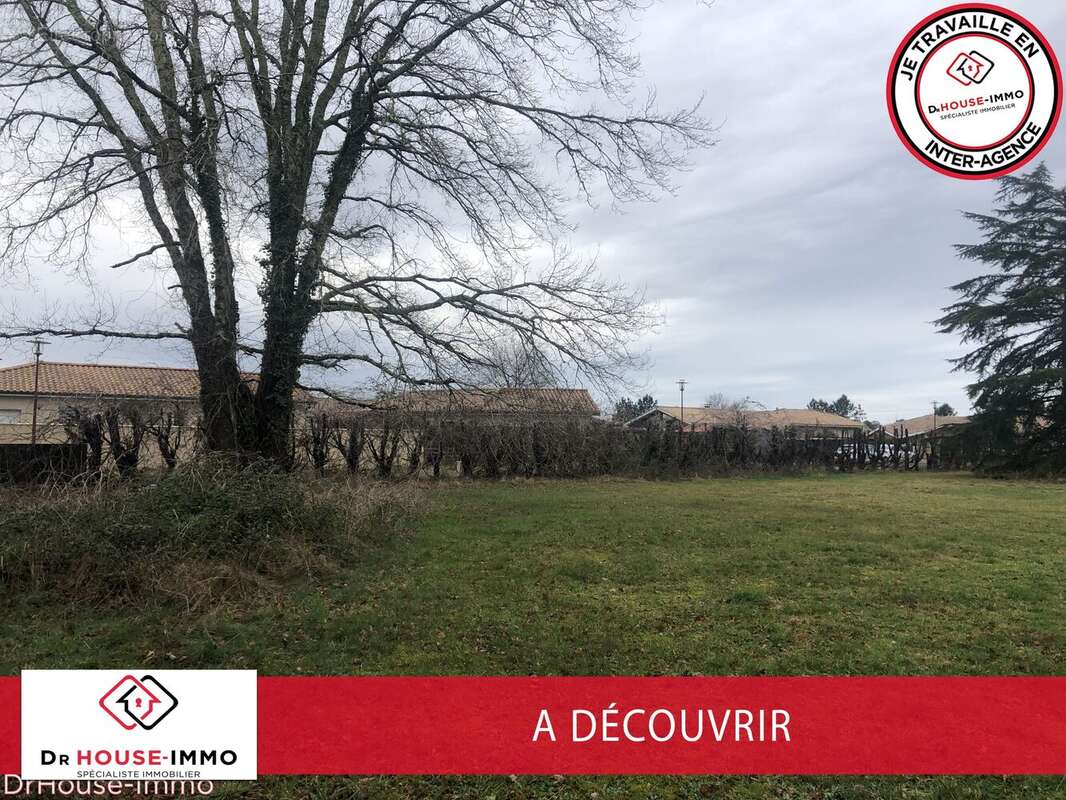 Terrain à PARENTIS-EN-BORN