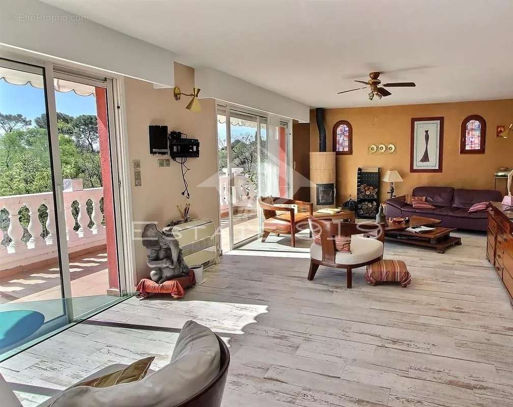 Maison à ROQUEFORT-LES-PINS