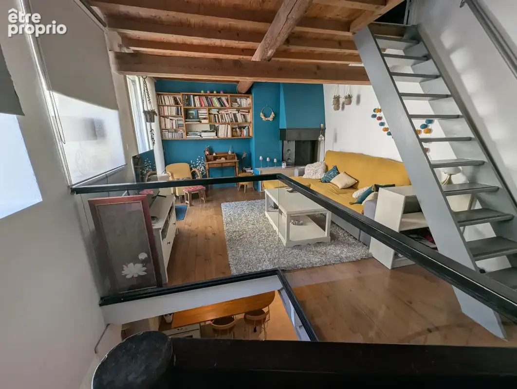Maison de ville avec terrasse de 25 m2, cour et climatisation — Nîmes Centre / Croix de Fer - photo 2