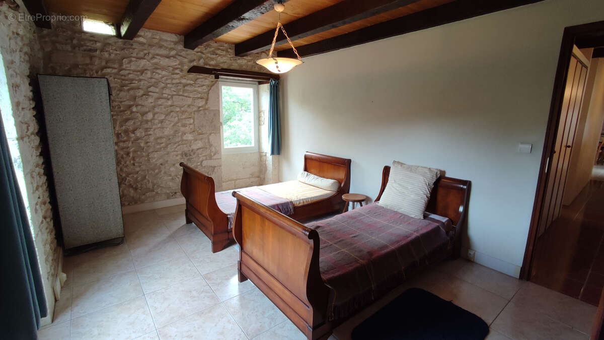 Maison à MONTAIGU-DE-QUERCY