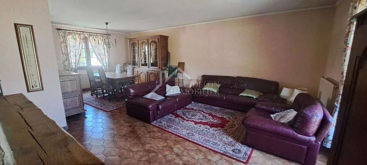 Pavillon de plain pied - 99m² hab + 2 garage - 1154m² de terrain - photo 8