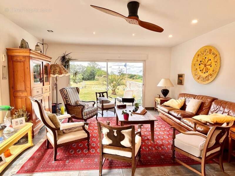 Maison à vendre 8 pièces MIGRE (17) Ensemble immobilier de charme avec gîte indépendant, dépendances et vue campagne – Migré - photo 3