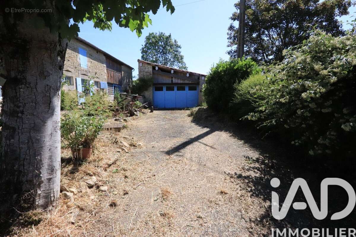 Maison 142 m² à Arcais  - photo 3