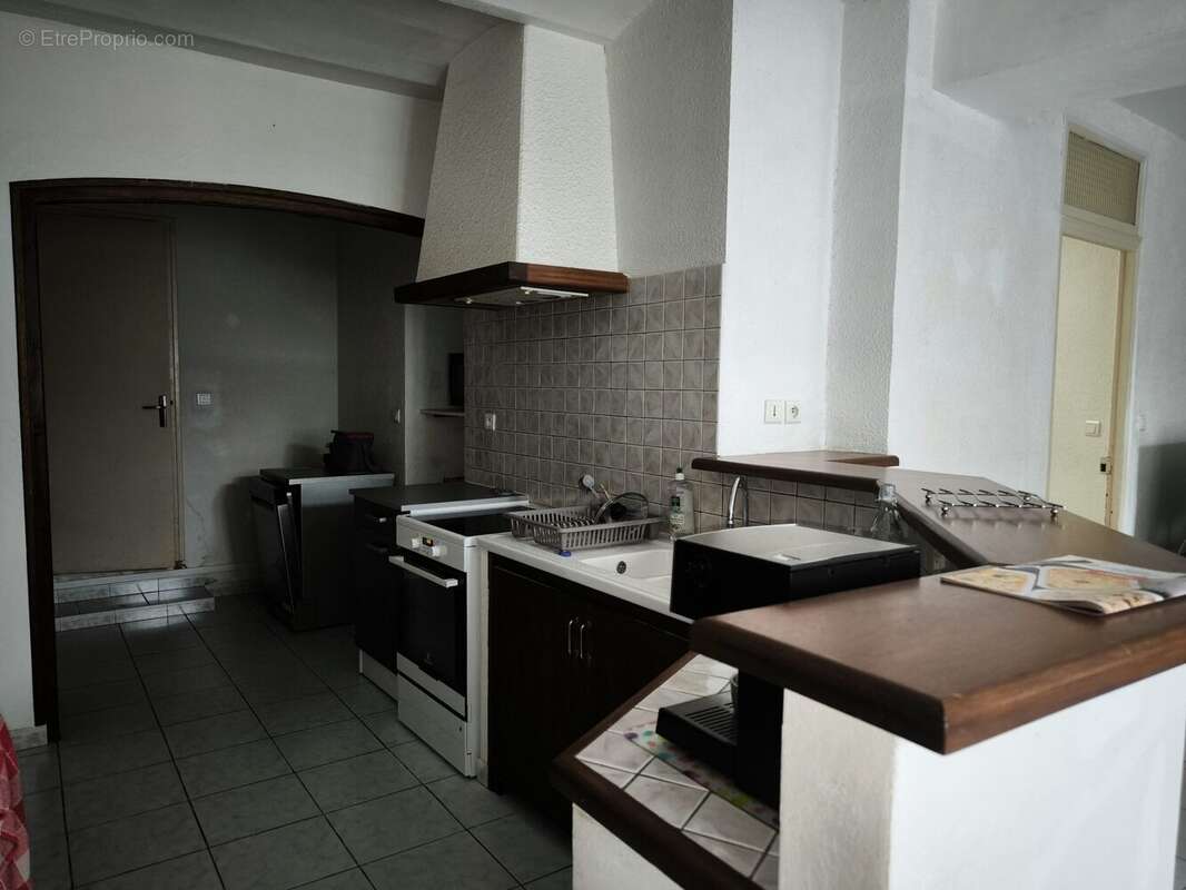 Cuisine maison principale - Maison à SAINT-JEAN-DE-SERRES