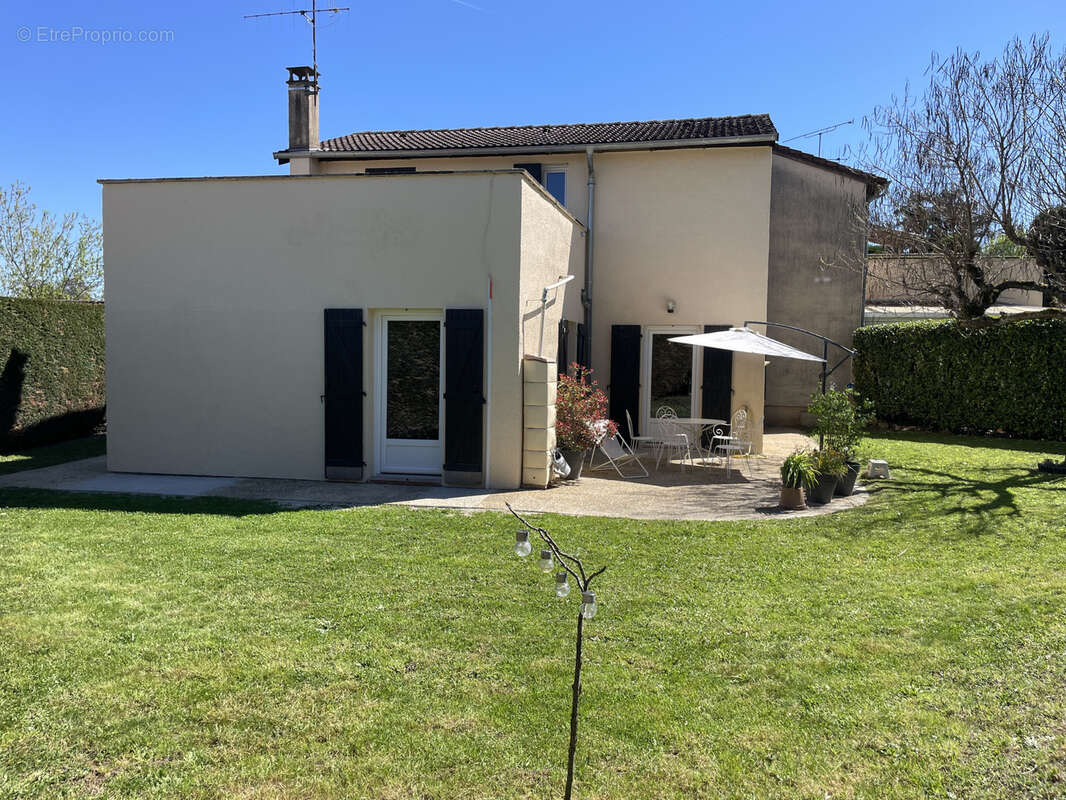 Maison à LIMAS