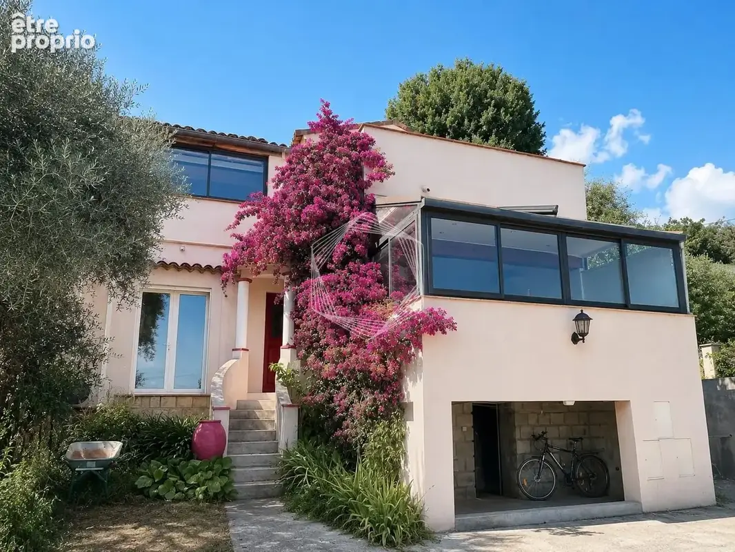 ancienne maison avec extension