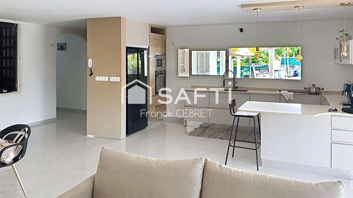 Photo 3 - Maison à REMIRE-MONTJOLY