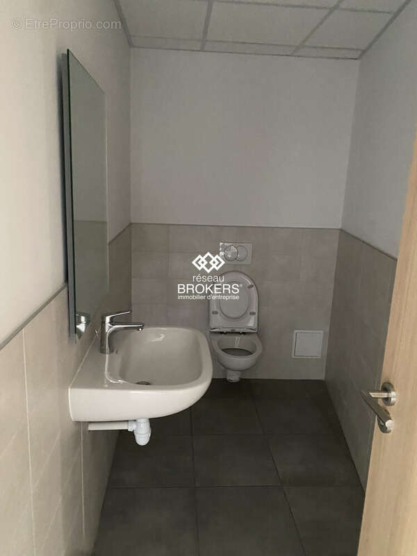 Commerce 333 m² à Grenoble  - photo 4