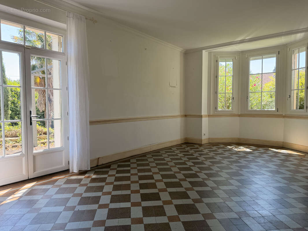 Maison de maître - T6 - photo 8