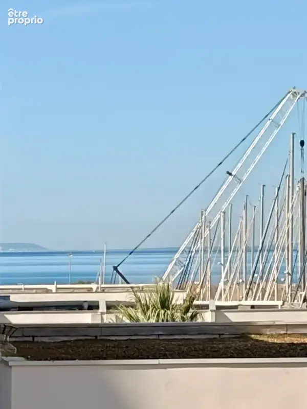 Studio cabine de 26m2 avec terrasse 4ème étage avec ascenseur - CENTRE VILLE GRANDE MOTTE - photo 9