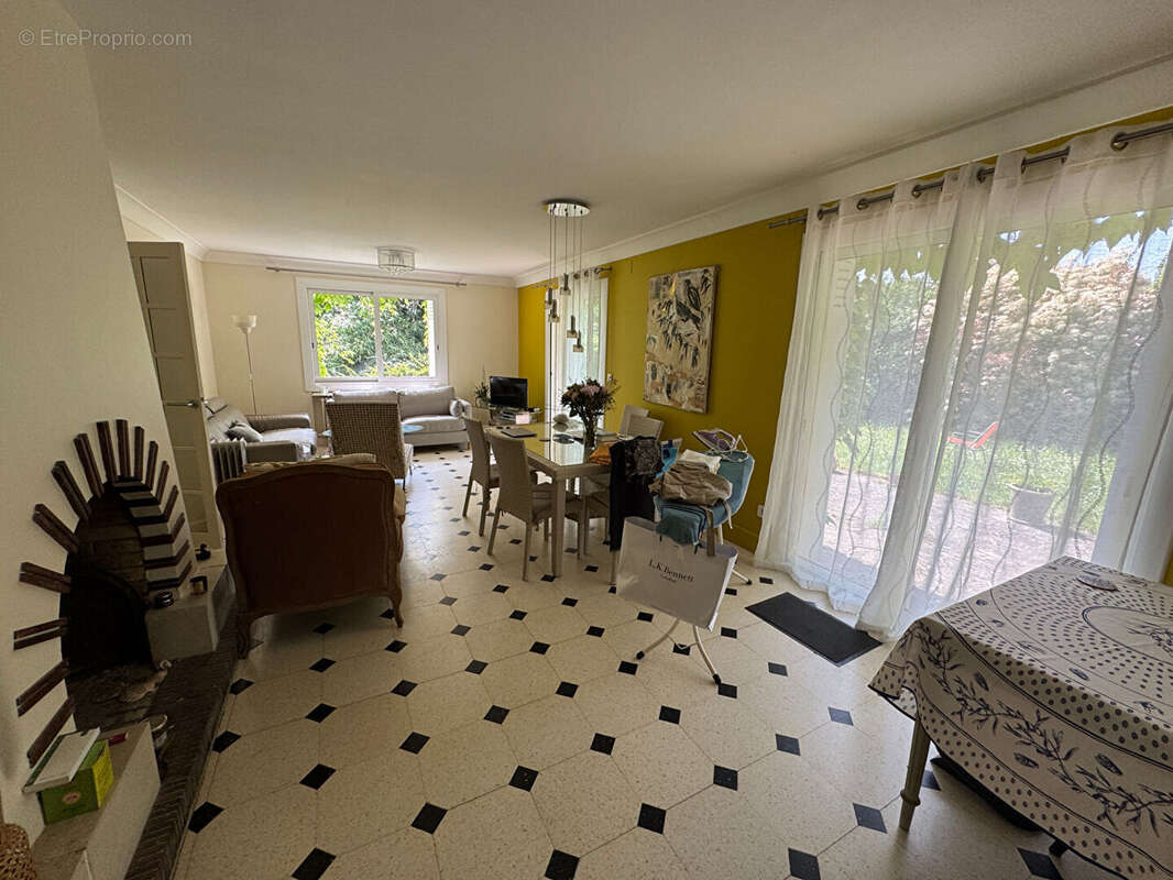 Maison à MONTFORT-L'AMAURY